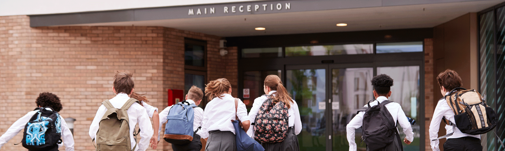 school kids walking into school 